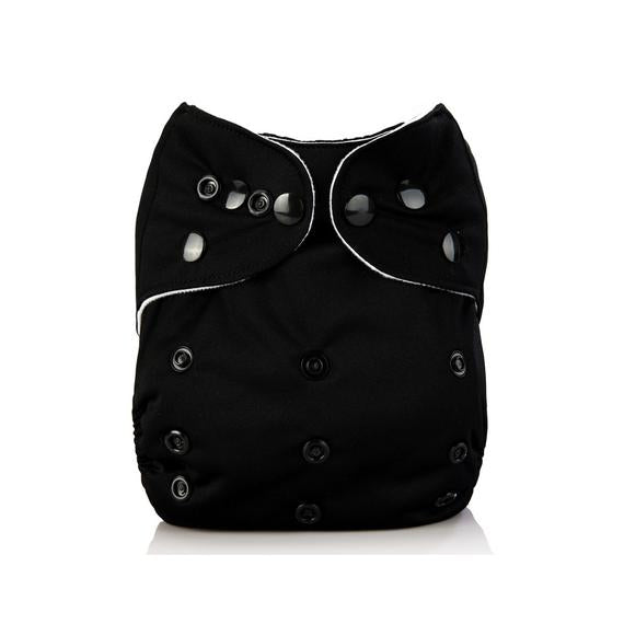 Schwarze Stoffwindel mit Tasche